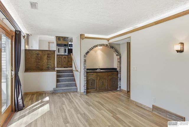 14227 Poppleton Circle, Omaha, NE 68144