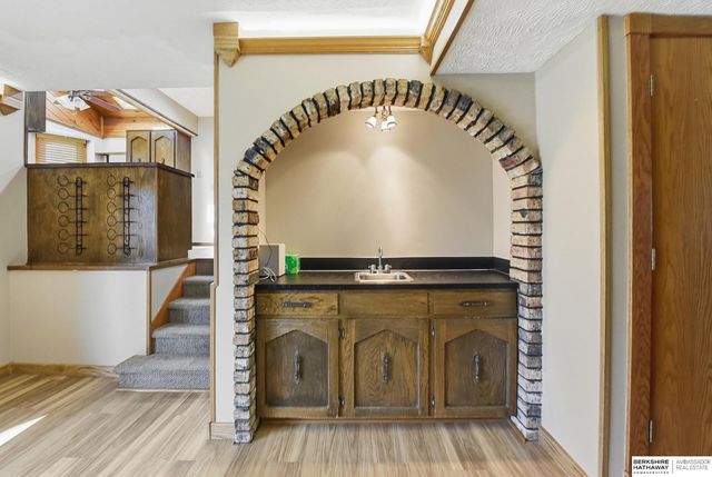 14227 Poppleton Circle, Omaha, NE 68144