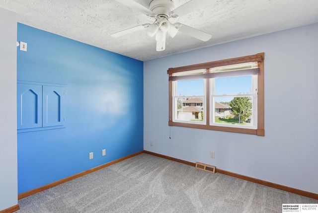 14227 Poppleton Circle, Omaha, NE 68144