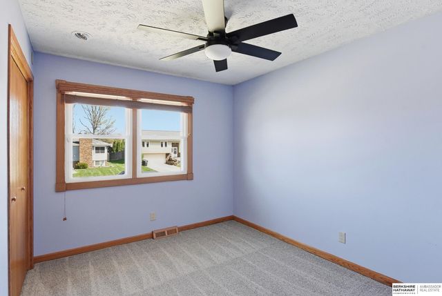 14227 Poppleton Circle, Omaha, NE 68144