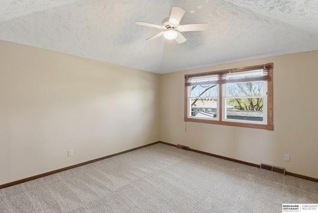 14227 Poppleton Circle, Omaha, NE 68144