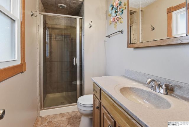 14227 Poppleton Circle, Omaha, NE 68144