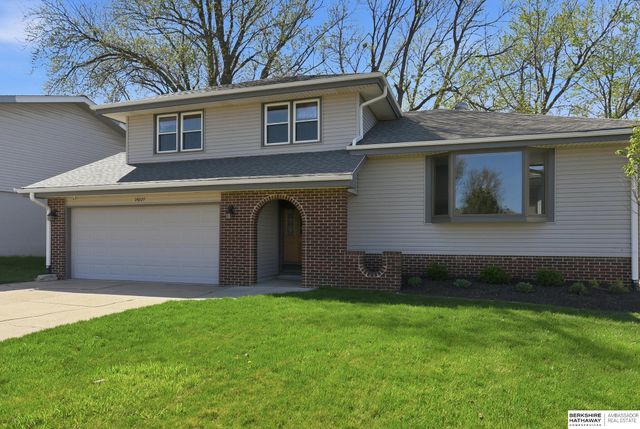 14227 Poppleton Circle, Omaha, NE 68144