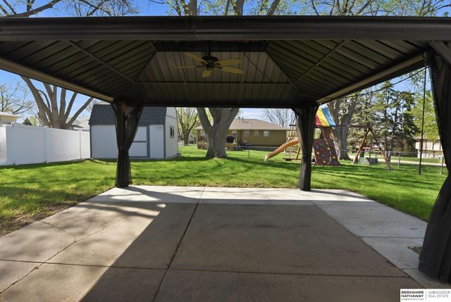 14227 Poppleton Circle, Omaha, NE 68144