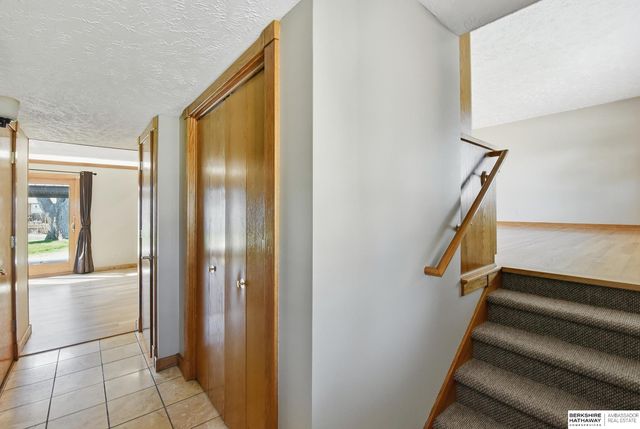 14227 Poppleton Circle, Omaha, NE 68144