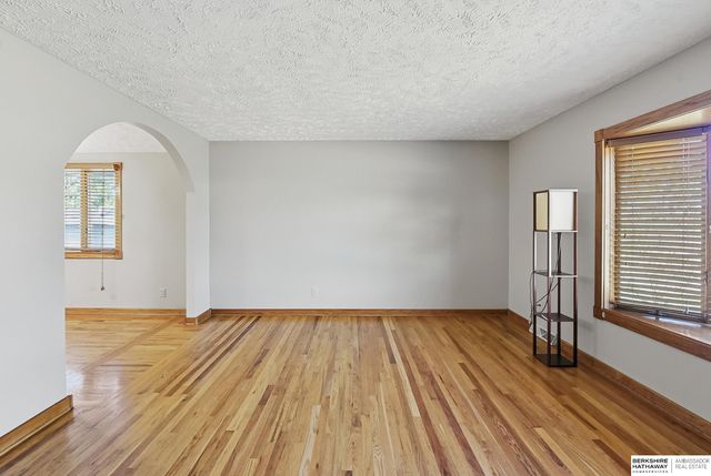 14227 Poppleton Circle, Omaha, NE 68144