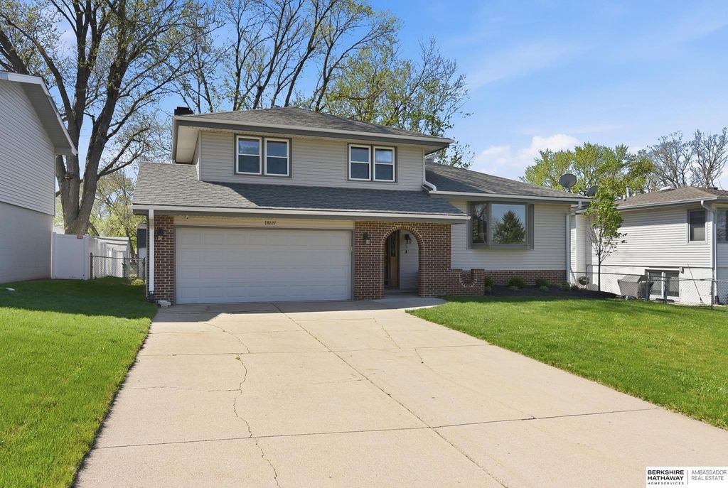 14227 Poppleton Circle, Omaha, NE 68144