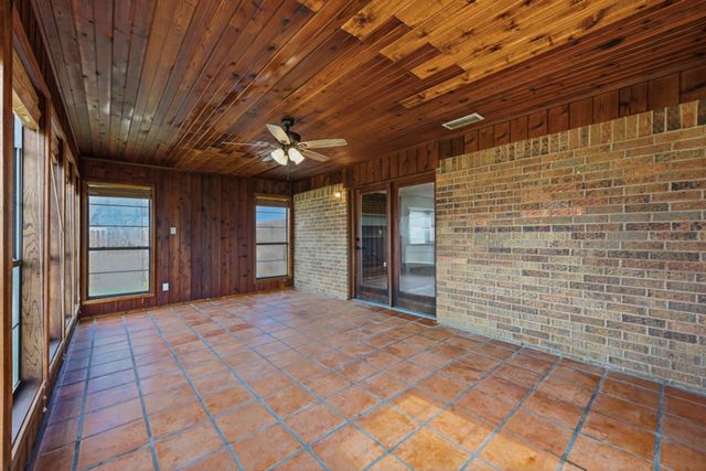 1204 Zahara Street, Bowie, TX 76230