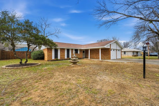 1204 Zahara Street, Bowie, TX 76230