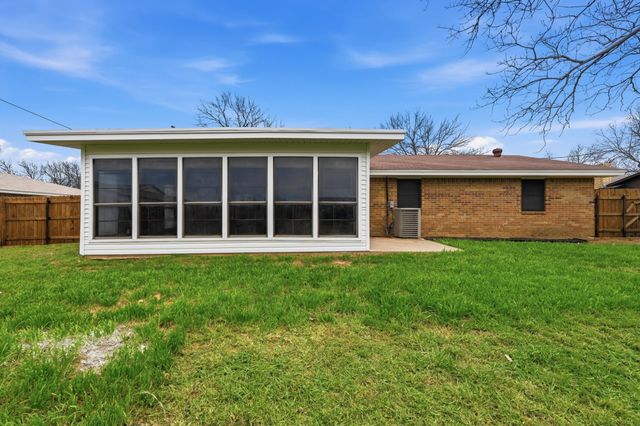 1204 Zahara Street, Bowie, TX 76230