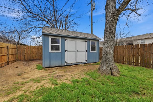 1204 Zahara Street, Bowie, TX 76230