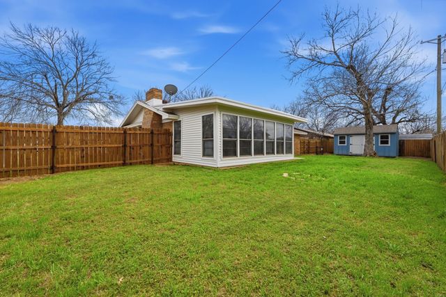 1204 Zahara Street, Bowie, TX 76230