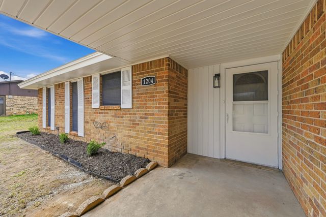 1204 Zahara Street, Bowie, TX 76230