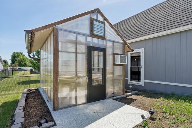 1603 E Franklin Avenue, Indianola, IA 50125