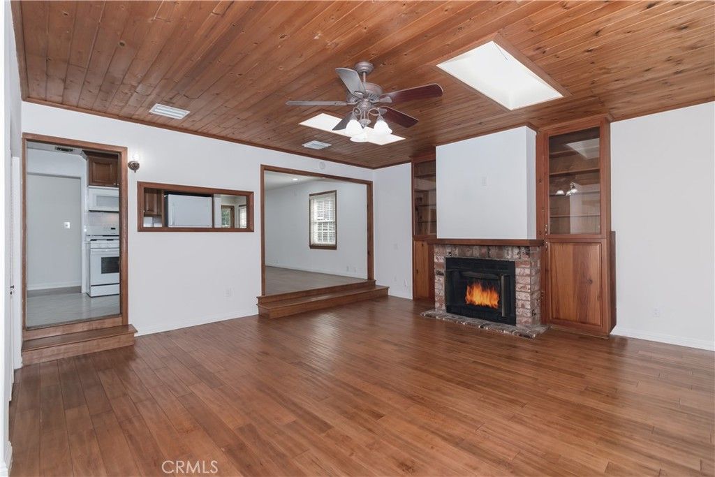 Image 10 of property listing at 6313 Bluebell Avenue, North Hollywood, CA 91606