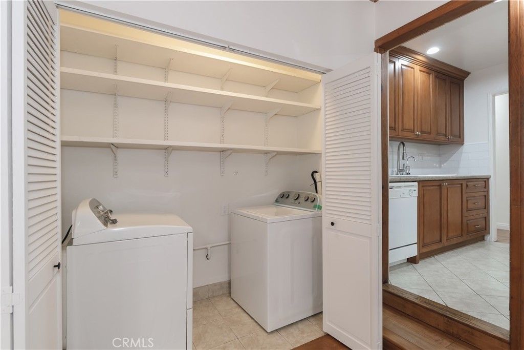 Image 13 of property listing at 6313 Bluebell Avenue, North Hollywood, CA 91606