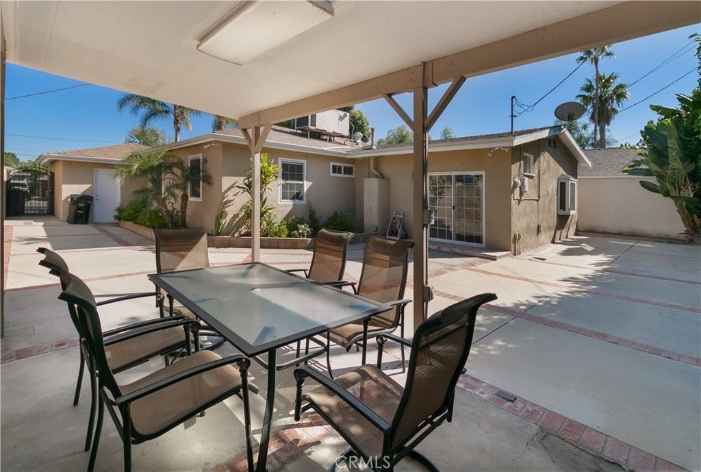 Image 20 of property listing at 6313 Bluebell Avenue, North Hollywood, CA 91606