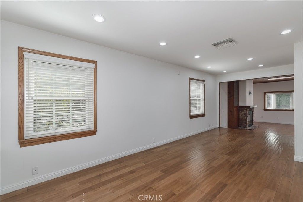 Image 4 of property listing at 6313 Bluebell Avenue, North Hollywood, CA 91606