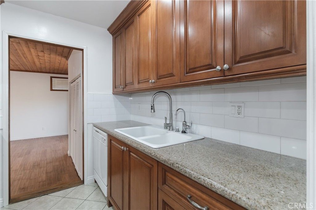 Image 9 of property listing at 6313 Bluebell Avenue, North Hollywood, CA 91606