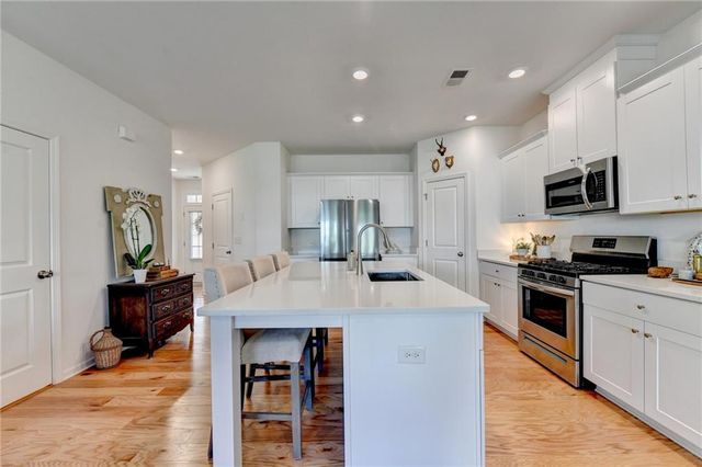 2140 Lanier Harbor Point, Buford, GA 30518