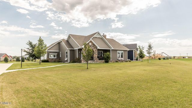 7605 Mulligan Way, Bismarck, ND 58503 property photo