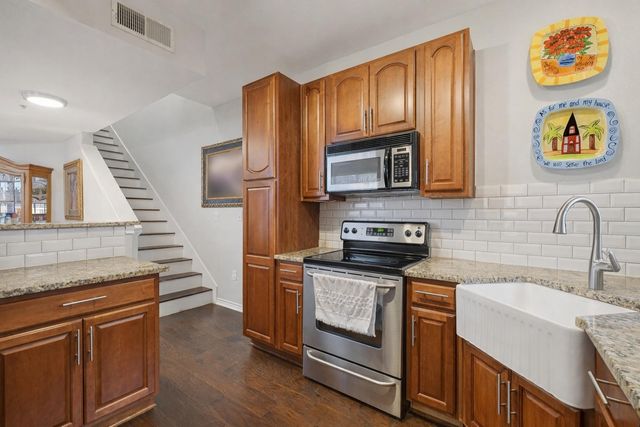 1049 Colonial Drive, Coppell, TX 75019