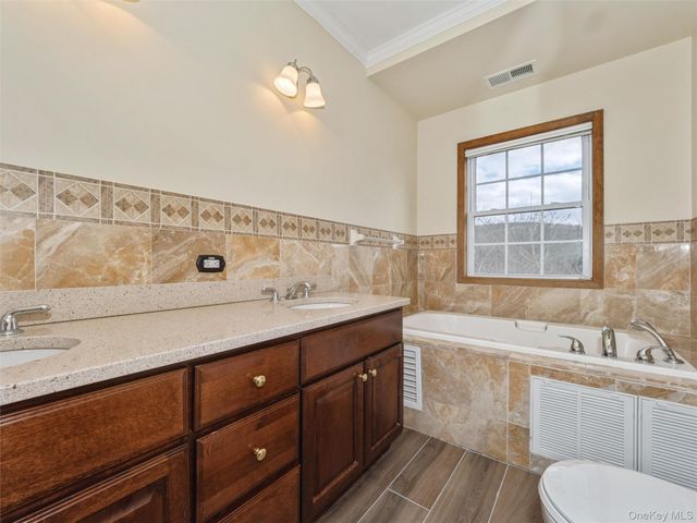 43 Aveonis Court, Fishkill, NY 12524