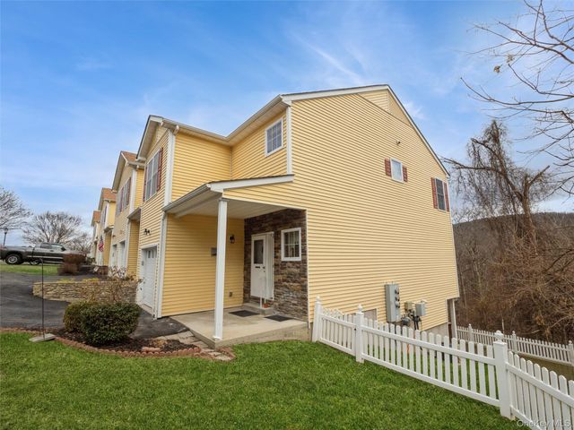 43 Aveonis Court, Fishkill, NY 12524