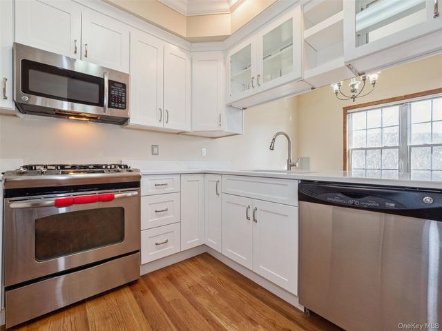 43 Aveonis Court, Fishkill, NY 12524