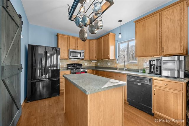 821 Glen Cove Lane, Pingree Grove, IL 60140