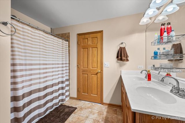 821 Glen Cove Lane, Pingree Grove, IL 60140