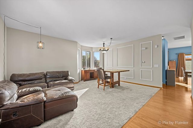 821 Glen Cove Lane, Pingree Grove, IL 60140