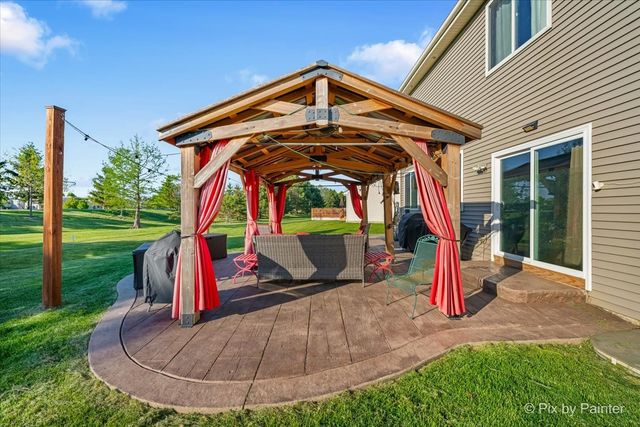 821 Glen Cove Lane, Pingree Grove, IL 60140