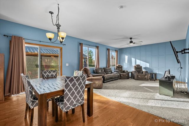 821 Glen Cove Lane, Pingree Grove, IL 60140