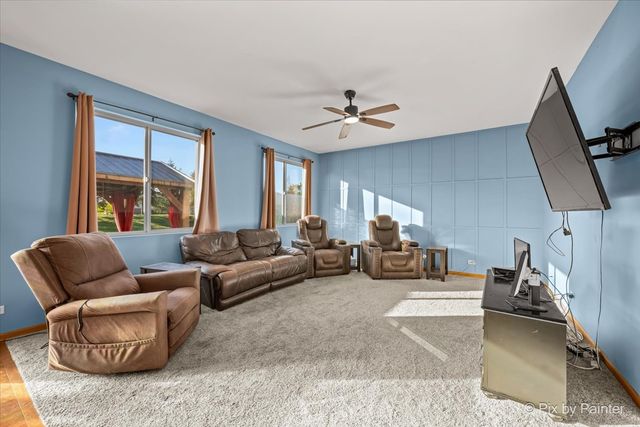 821 Glen Cove Lane, Pingree Grove, IL 60140