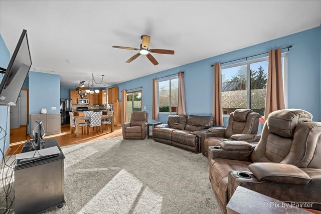 821 Glen Cove Lane, Pingree Grove, IL 60140
