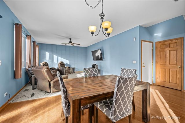 821 Glen Cove Lane, Pingree Grove, IL 60140