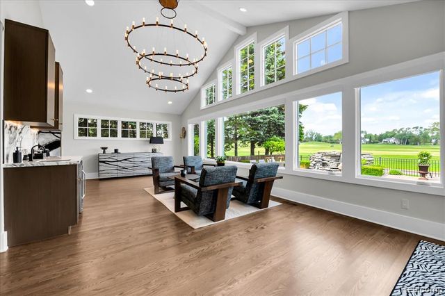 3816 W Maple Road, Bloomfield Hills, MI 48301