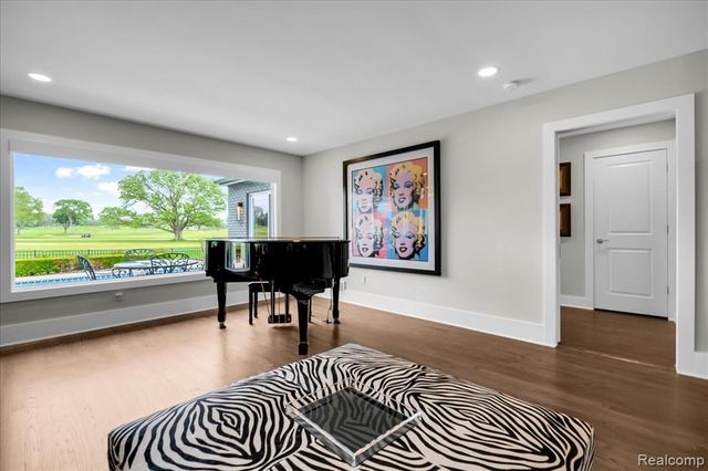 3816 W Maple Road, Bloomfield Hills, MI 48301