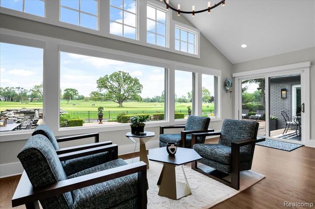 3816 W Maple Road, Bloomfield Hills, MI 48301