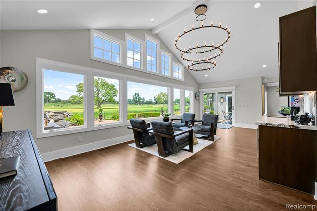 3816 W Maple Road, Bloomfield Hills, MI 48301
