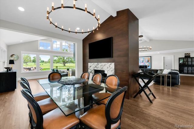 3816 W Maple Road, Bloomfield Hills, MI 48301
