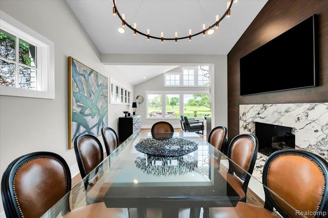 3816 W Maple Road, Bloomfield Hills, MI 48301