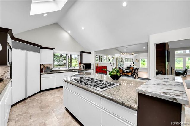 3816 W Maple Road, Bloomfield Hills, MI 48301