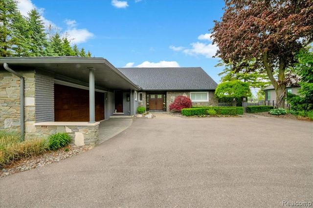 3816 W Maple Road, Bloomfield Hills, MI 48301