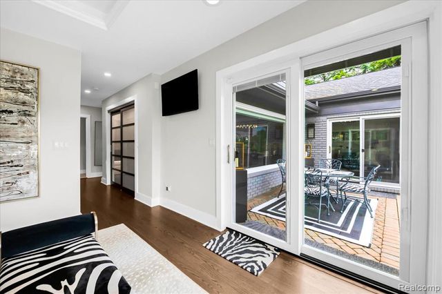 3816 W Maple Road, Bloomfield Hills, MI 48301