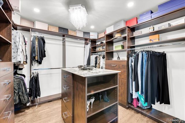 3816 W Maple Road, Bloomfield Hills, MI 48301