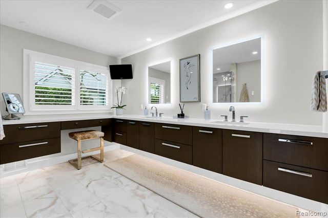3816 W Maple Road, Bloomfield Hills, MI 48301