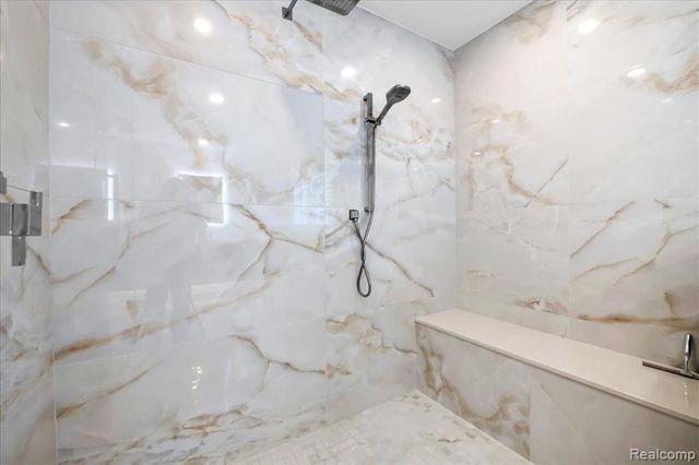 3816 W Maple Road, Bloomfield Hills, MI 48301