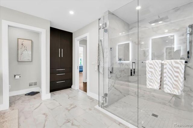 3816 W Maple Road, Bloomfield Hills, MI 48301